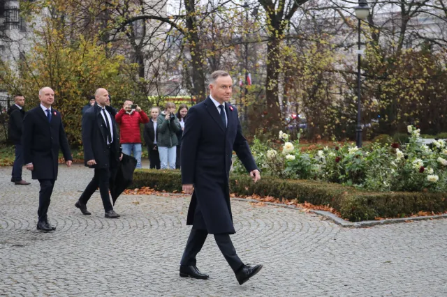 Andrzej Duda złożył wieńce przed pomnikami Ojców Niepodległości