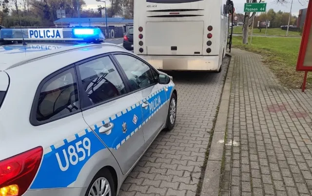 Opary alkoholu w autobusie. Nietrzeźwy kierowca wiózł uczniów do szkoły