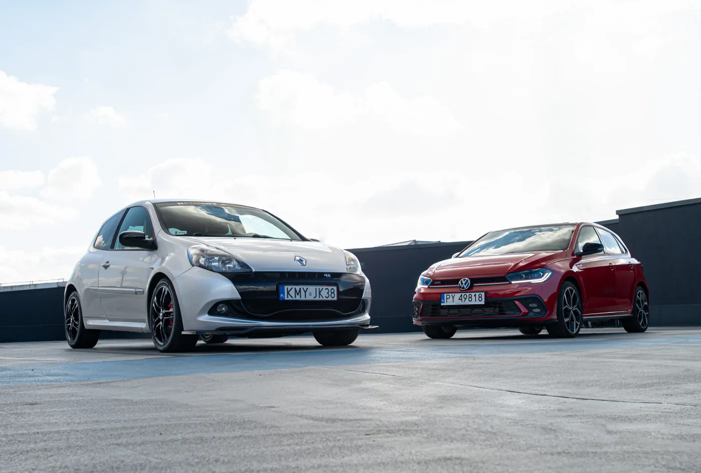 renault-clio-rs-vs-volkswagen-polo-gti-37974687.jpg