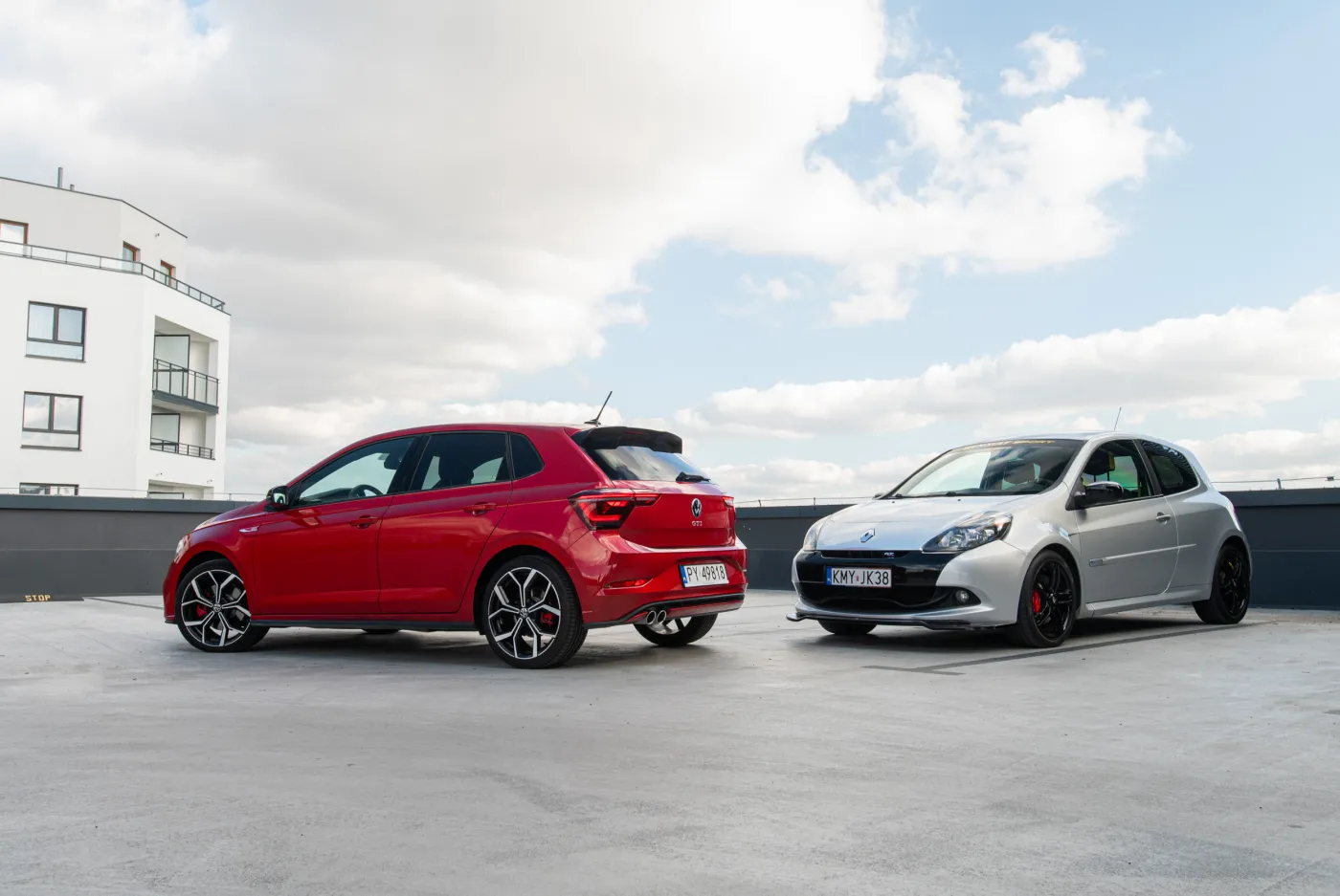 renault-clio-rs-vs-volkswagen-polo-gti-37974748.jpg