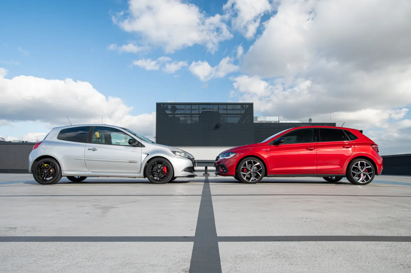 renault-clio-rs-vs-volkswagen-polo-gti-37974760.jpg