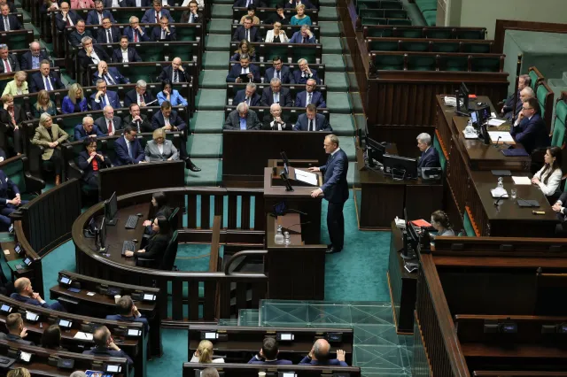 Politycy PiS oburzeni słowami Tuska. "Postanowił udowodnić, że TVN to nie największe hieny"