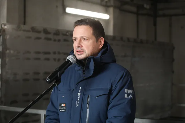 "Szkoła na Odolanach jest ważniejsza". Trzaskowski: Działka dla Kościoła zostanie wycofana
