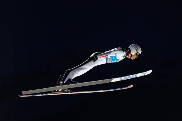 TCS. Trzech Polaków awansowało do finału w Oberstdorfie, prowadzi Wellinger