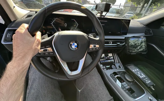 Nowe nieoznakowane BMW do kontroli kierowców. Mają lepszy sprzęt niż policja