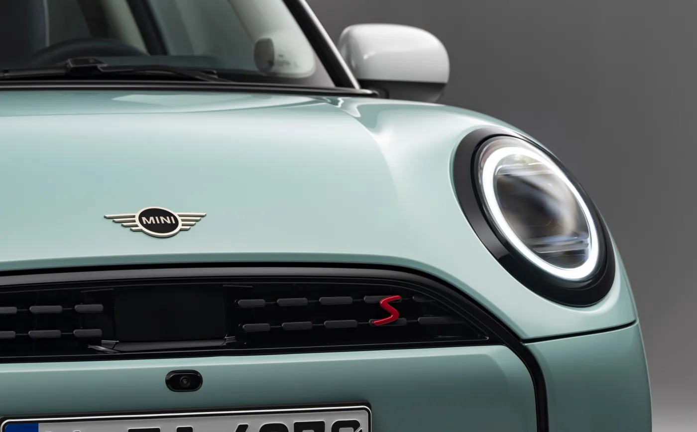 Oto nowe MINI Cooper S i Cooper C. Silniki spalinowe uratowane