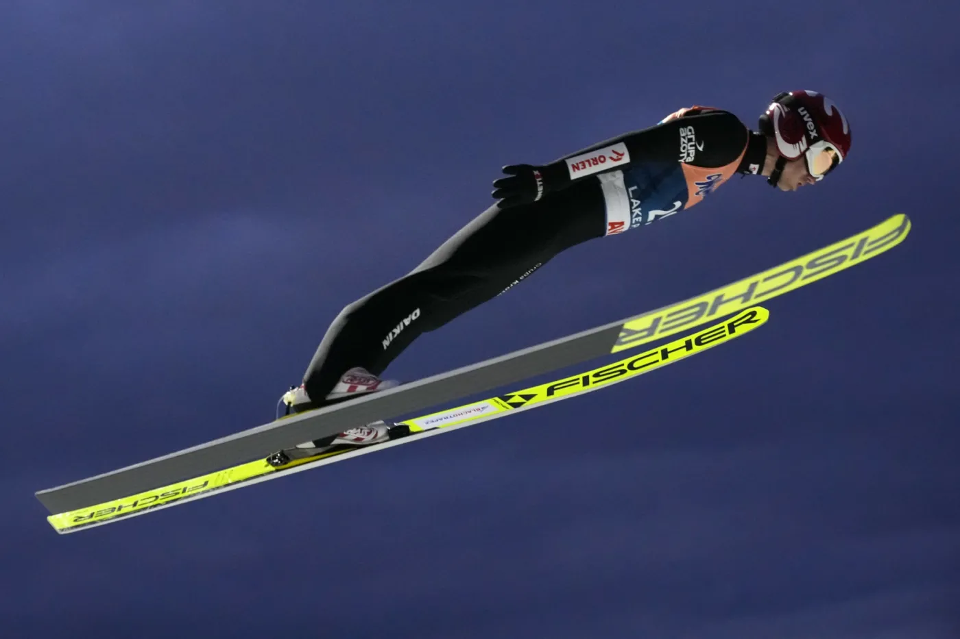 PŚ w skokach. Kubacki ósmy, Zniszczoł zepsuł drugi skok, katastrofa Żyły w Sapporo