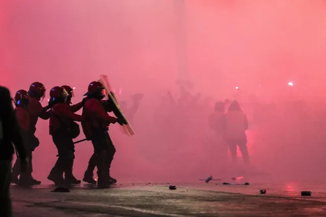 Kibice Athletic i Atletico wzięli się za łby. Bójki przed i w trakcie półfinału Pucharu Hiszpanii [WIDEO]
