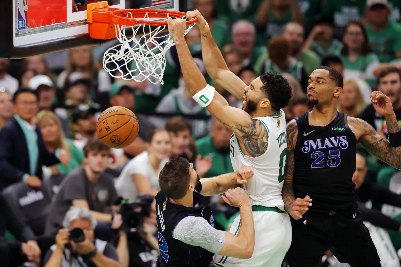 Boston Celtics lepsi Dallas Mavericks w pierwszym meczu finału NBA