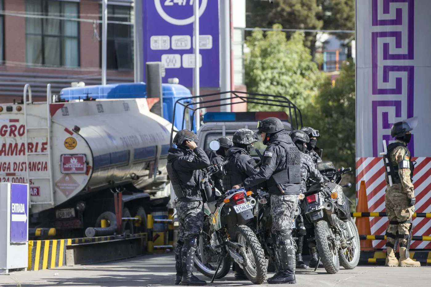 Wojsko na stacjach benzynowych. Prezydent wydał rozkazy