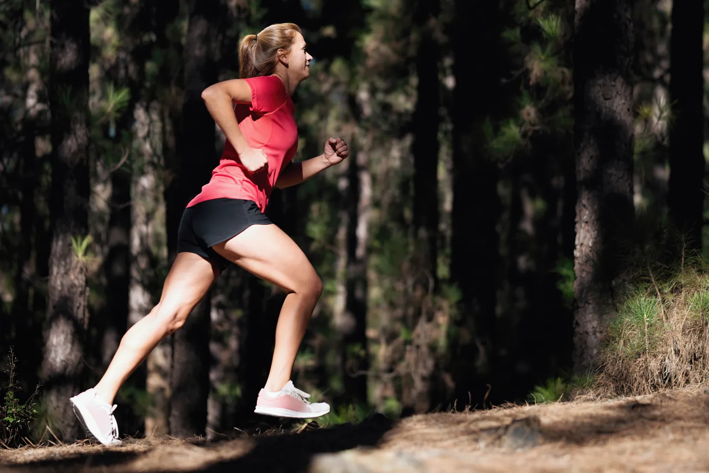 Jakie kolory ubrań wybrać na upał? Wyniki badań obalają popularny mit