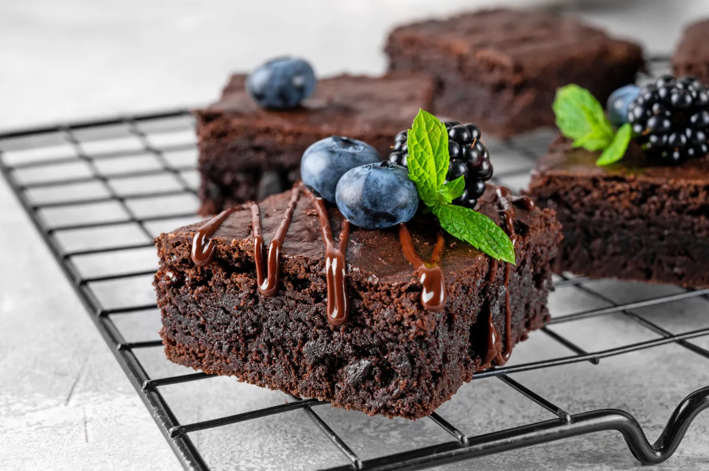 Chocolate,Brownies,Squares,With,Chocolate,Glaze,And,Fresh,Berries,On
