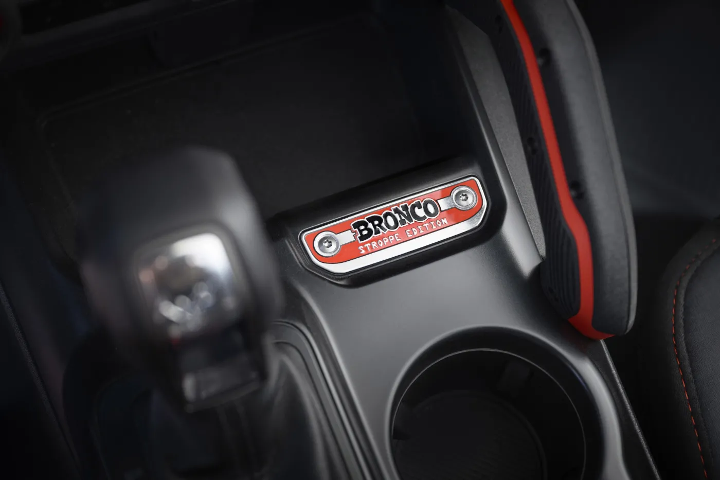 2025-bronco-stroppe-special-edition-17-38324831.jpg