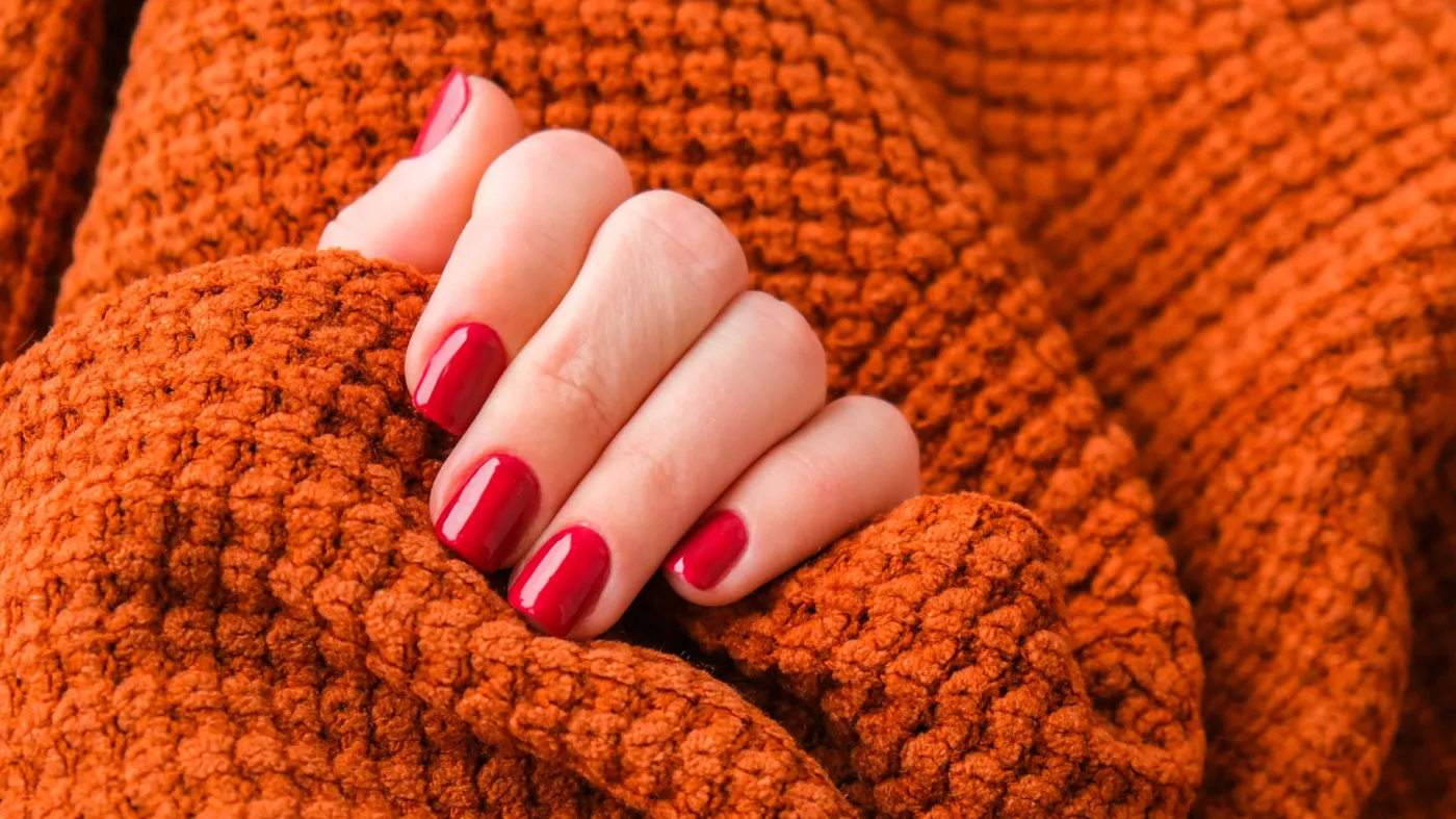 Najmodniejsze paznokcie na jesień 2024. Zapomnij o czerwieni