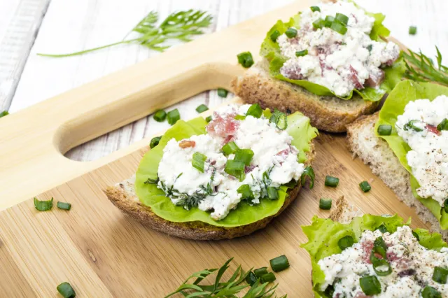 Awanturka to przebój kuchni PRL. Idealna na kanapki i jako przekąska na domówkę w karnawale