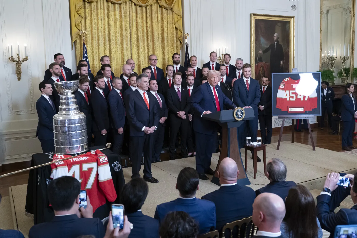 donald-trump-i-hokeisci-florida-panthers-38400621.jpg