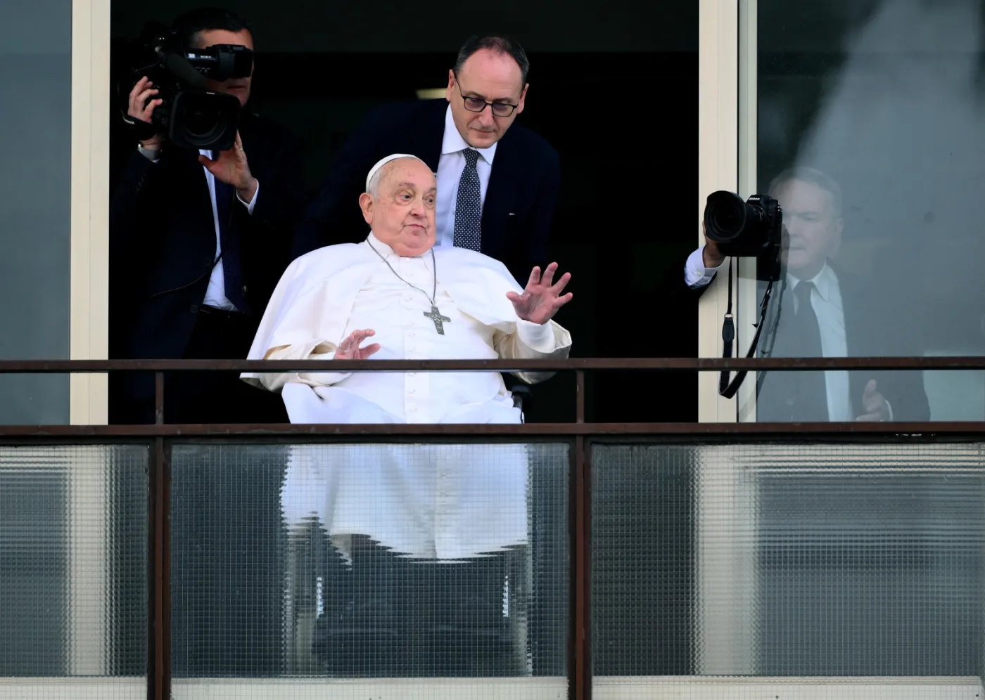 papież Franciszek po wyjściu ze szpitala