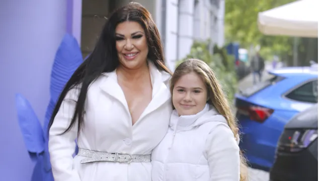 Iwona Węgrowska chwali się komunijnymi kreacjami córki. Jest "na bogato" [FOTO]