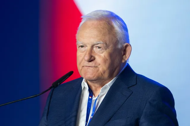 Leszek Miller radzi Donaldowi Tuskowi: "Musi przestać być dobrotliwym tatusiem"