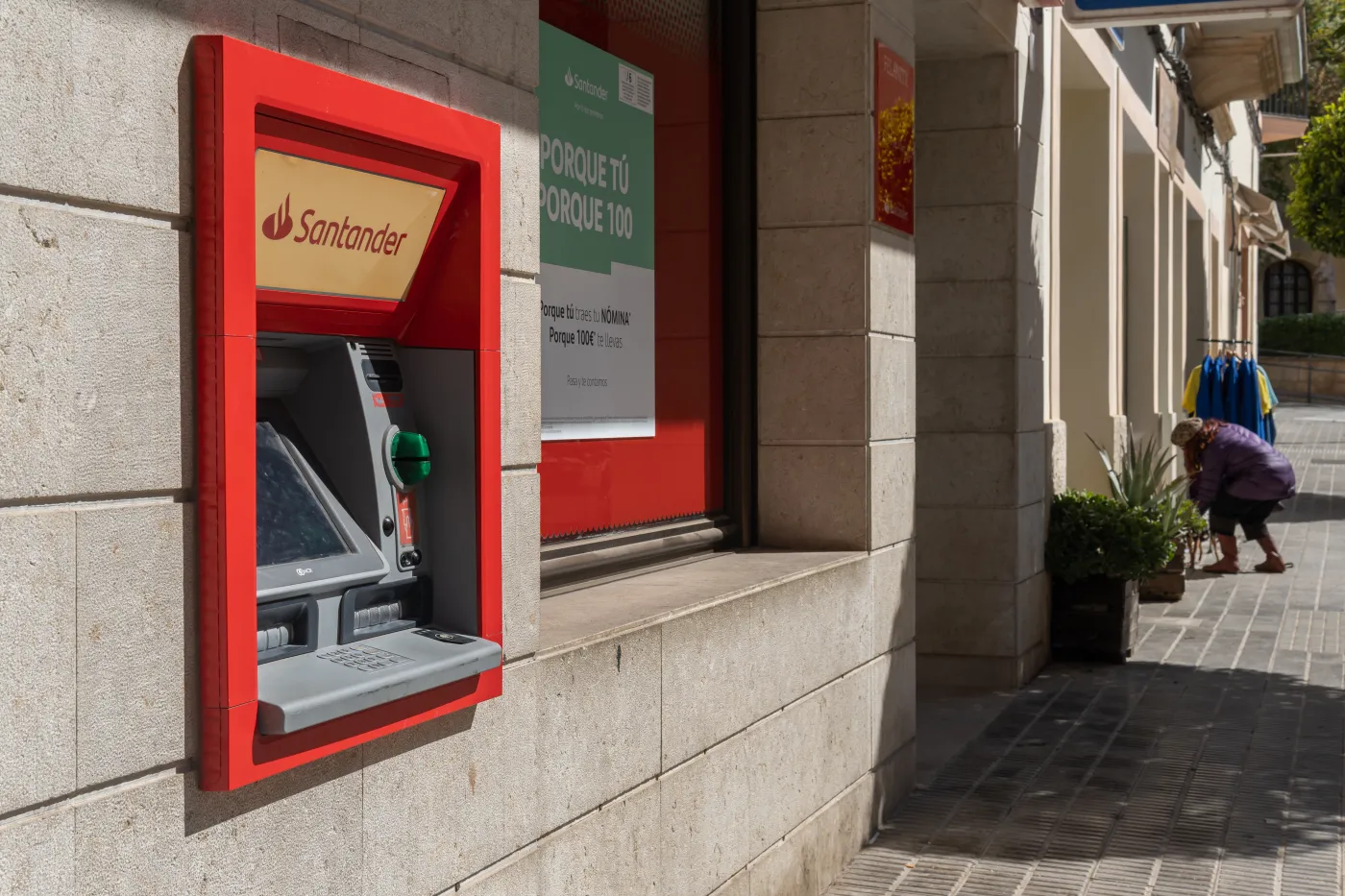 2,2 mln złotych wyparowało z kont banku Santander. Prokuratura wszczęła śledztwo