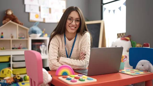 6366 złotych dofinansowania do laptopów dla nauczycieli przedszkola. Jak skorzystać ze wsparcia?