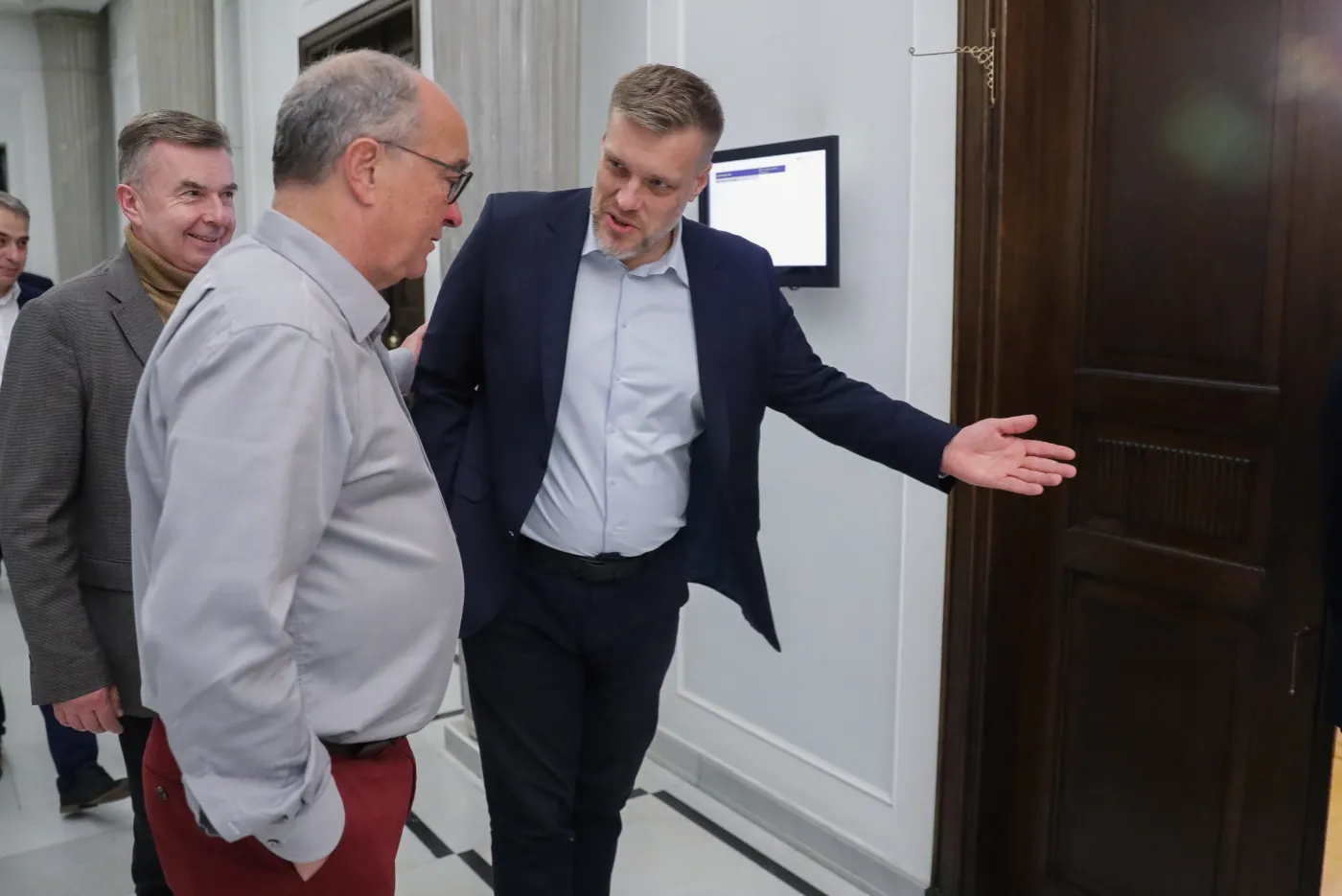 Takie gesty to już przeszłość. Odpływ wyborców Nowej Lewicy do Partii Razem