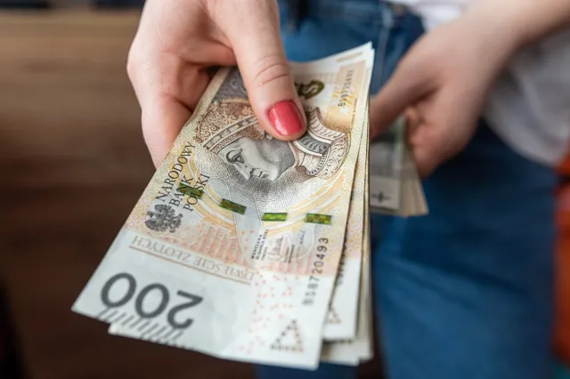 ZUS przyznaje 1409,18 zł bez względu na wiek. Mało kto wie o tym świadczeniu i mało kto z niego korzysta