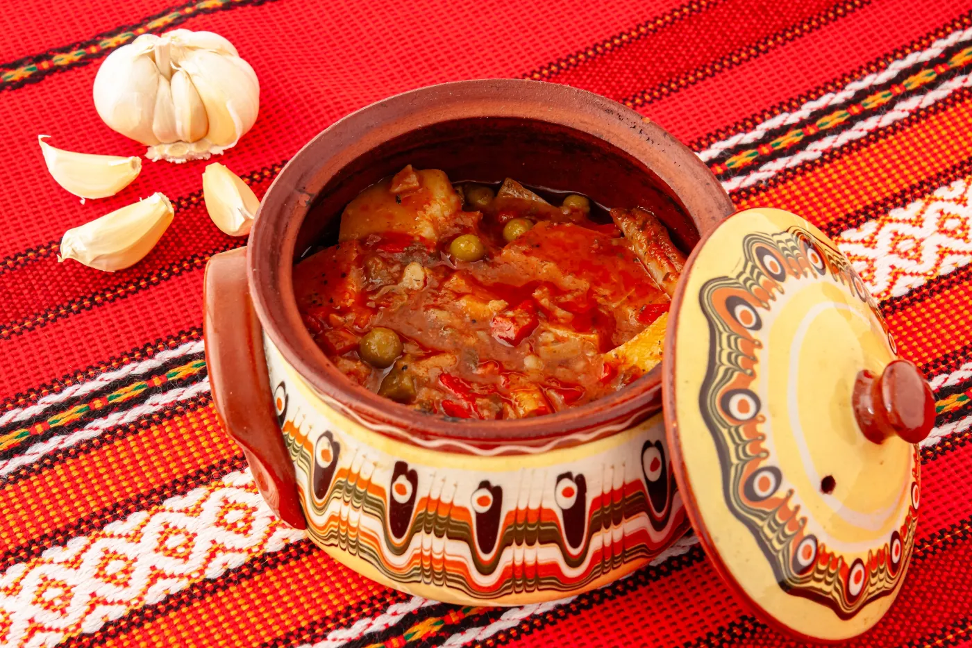 Pyszny obiad na niedzielę. Podajemy przepis, Ty gotujesz. Bałkański, rozgrzewający kociołek