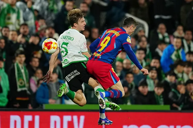 Barcelona w ćwierćfinale Pucharu Hiszpanii. Lewandowski zaczął mecz na ławce rezerwowych