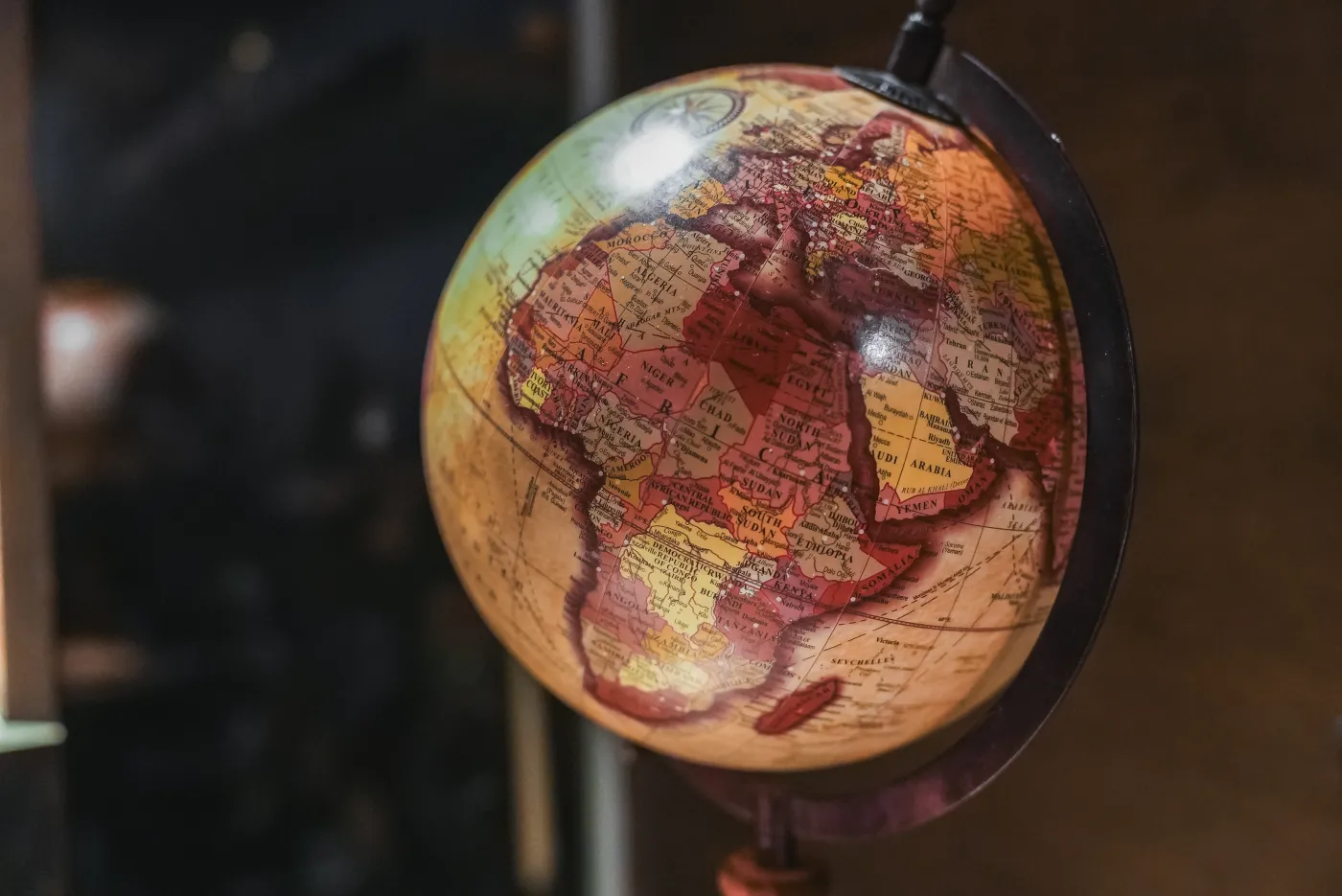 South,Tyrol,,Italy.,March,25,,2025.,A,Vintage,Style,Globe