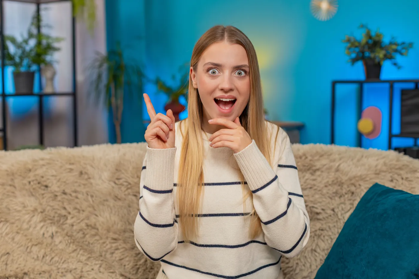 Kobieta rozwiązująca quiz na Dziennik.pl