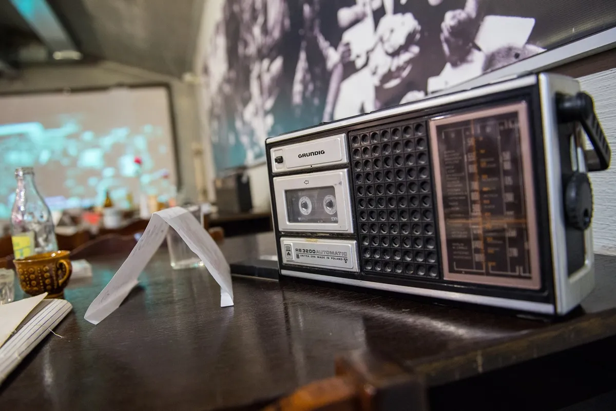 [QUIZ] Niezapomniane hity muzyczne PRL-u: piosenki, artyści, teksty. Przenieś się do tamtych lat