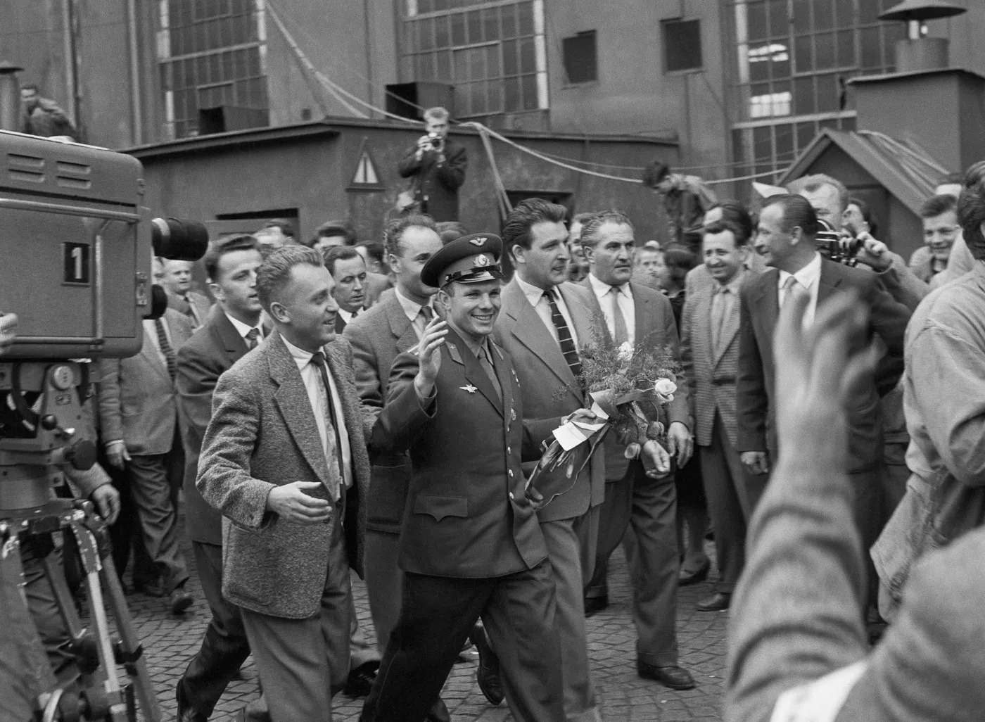 Jego śmierć do dziś pozostaje tajemnicą. Pojawiło się wiele spekulacji