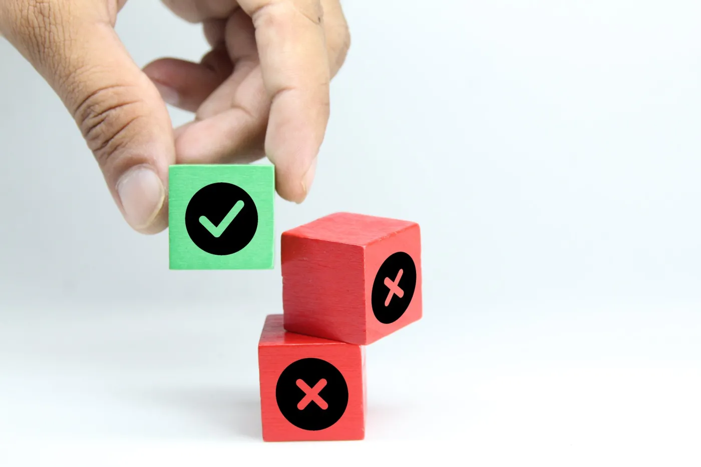 Wrong,And,Right,Concepts,On,Green,And,Red,Cubes