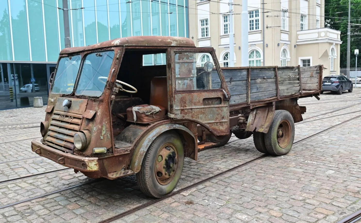Polski samochód ciężarowy Star 20 w Muzeum Techniki i Komunikacji w Szczecinie
