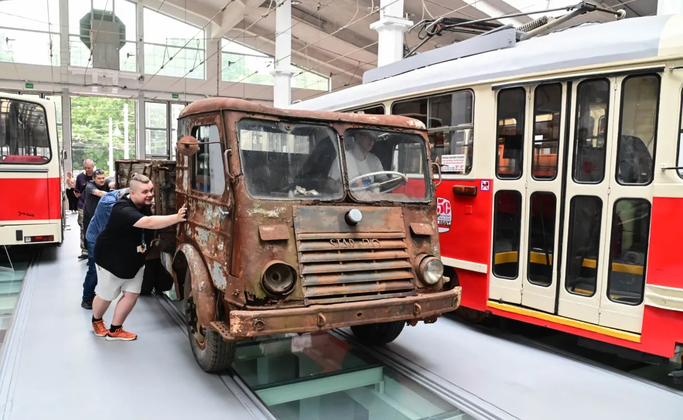 Polski samochód ciężarowy Star 20 w Muzeum Techniki i Komunikacji w Szczecinie