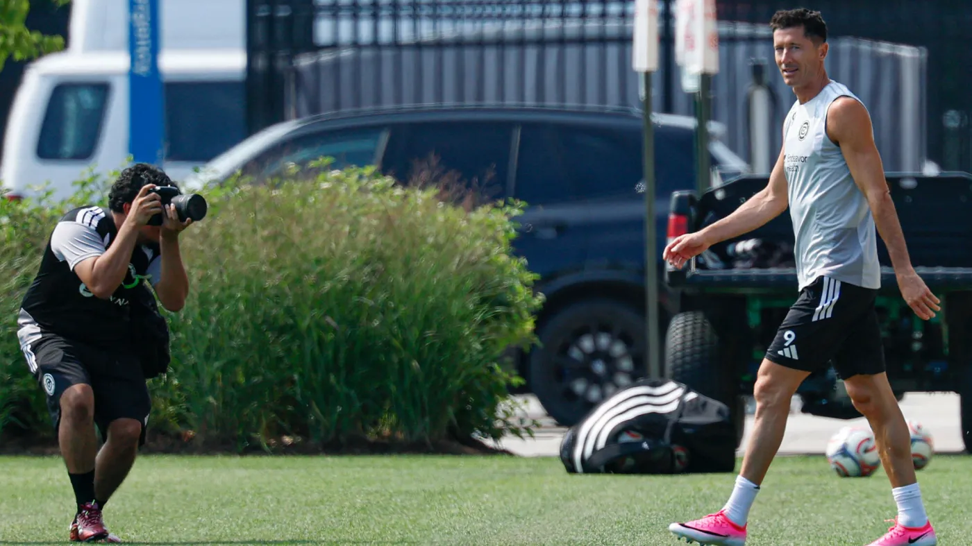 Lewandowski po pierwszym treningu w Chicago Fire. Koledzy powitali go oklaskami