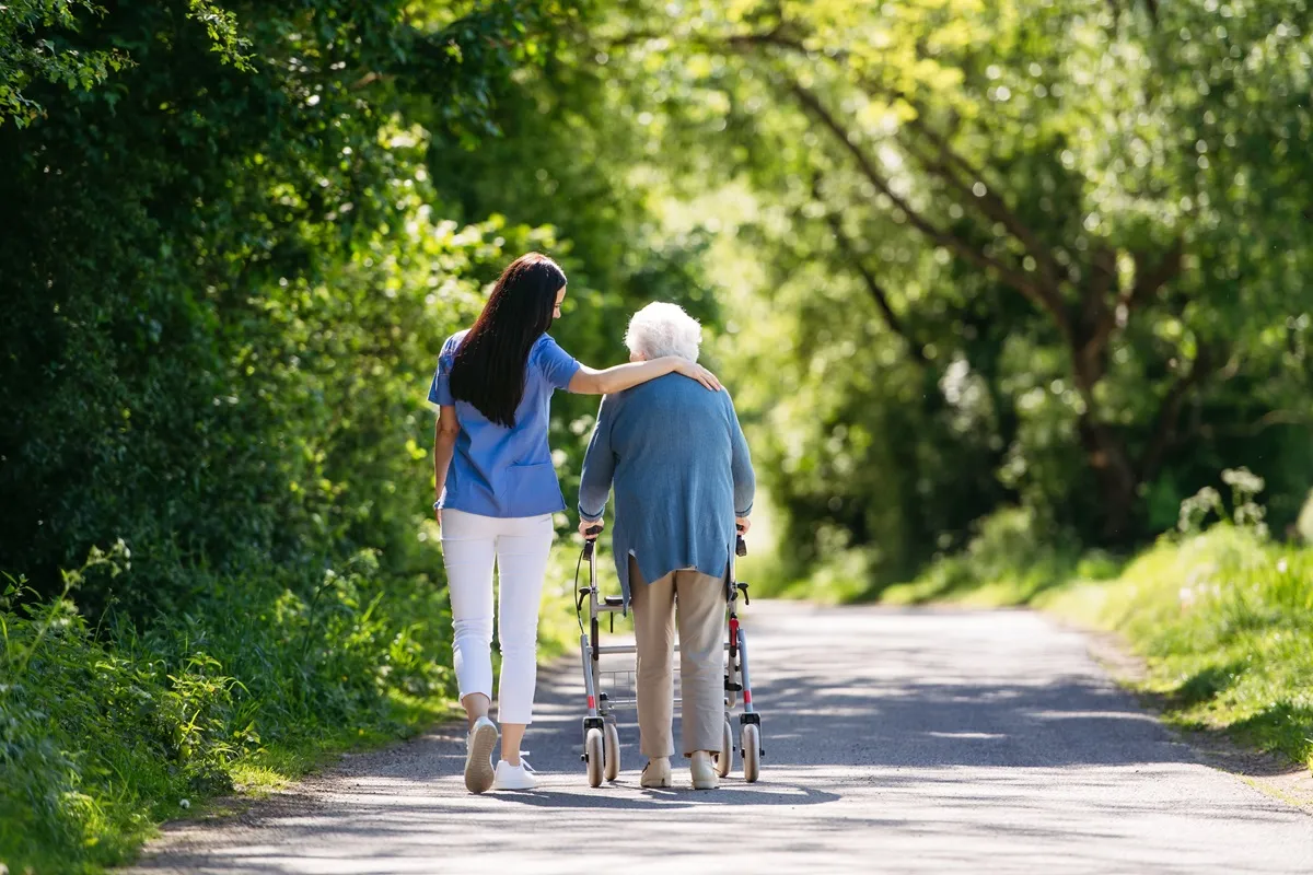 Bon senioralny 2026 - od kiedy i dla kogo 2150 zł? Jakie warunki? Czy wnioski będzie można składać już od września?