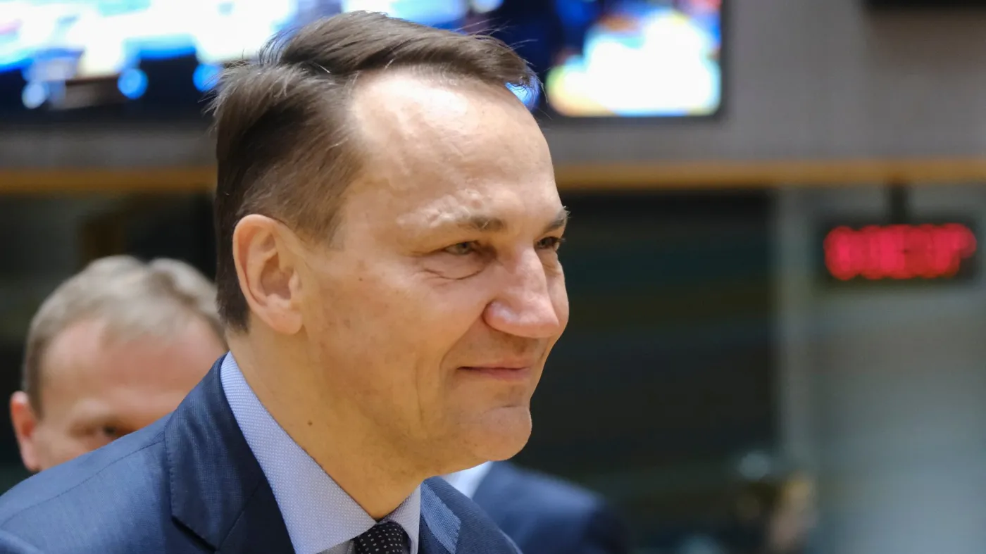 Sikorski o skrajnej prawicy. "Już mamy polską Marine Le Pen w Pałacu Prezydenckim"