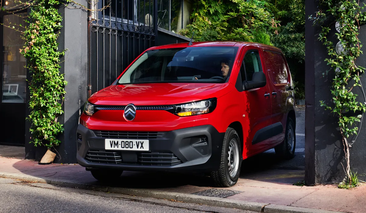 Mały Citroën zabierze do 910 kg i zmieści się w każdą lukę. Oto wybór dla biznesu