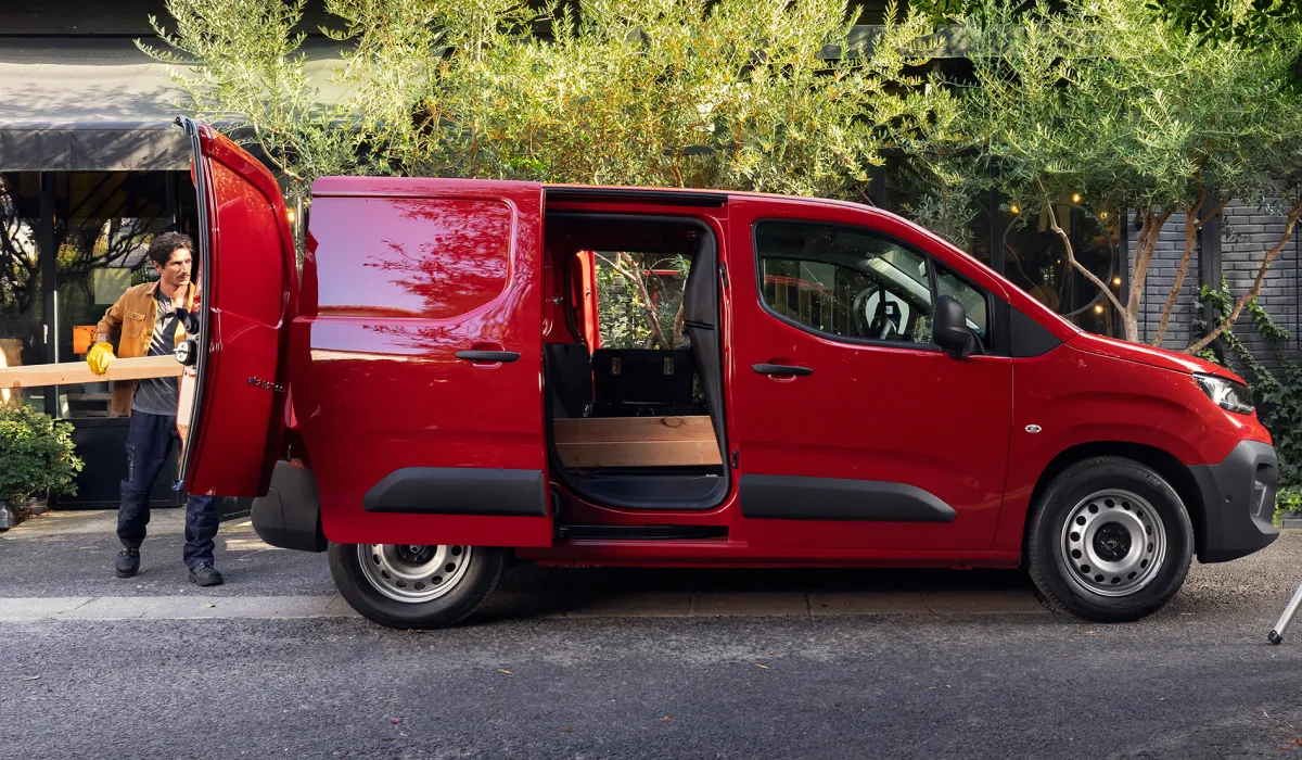 Mały Citroën zabierze do 910 kg i zmieści się w każdą lukę. Oto wybór dla biznesu