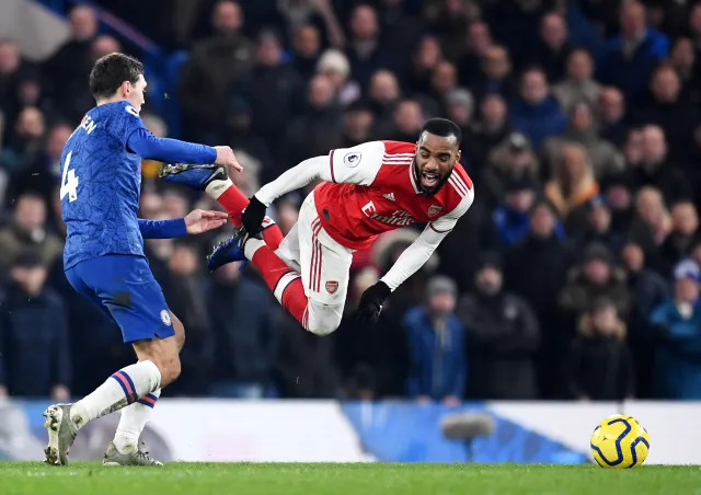 Liga angielska: 4 gole w derbach Londynu. Aguero dał 3 punkty Man City [WIDEO]