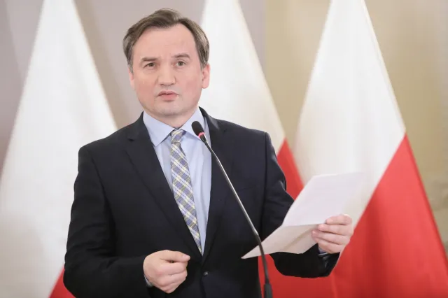 Obejść Ziobrę czy kurs na zderzenie czołowe?