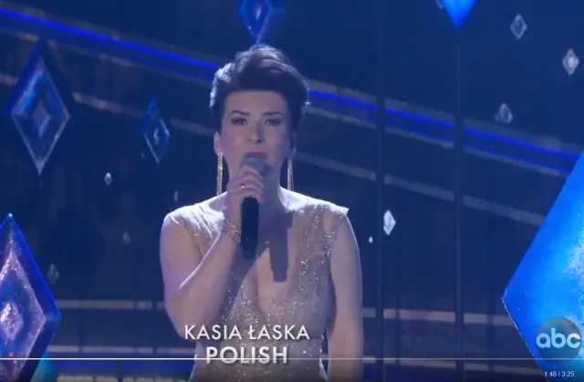 Katarzyna Łaska, Elsa w polskiej "Krainie lodu", zaśpiewała na oscarowej gali [WIDEO]