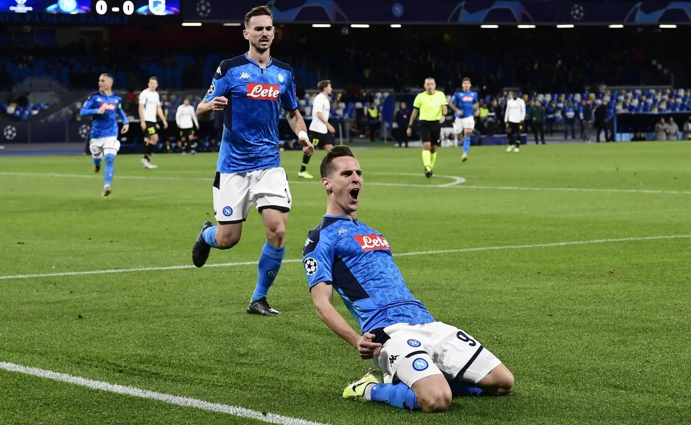 Włoskie media: "Super-Milik" i surrealistyczne odejście trenera Napoli