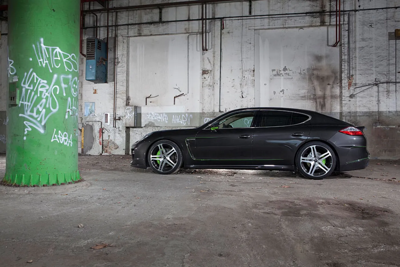 2624178-porsche-panamera-edo-competition-hellboy-7.jpg