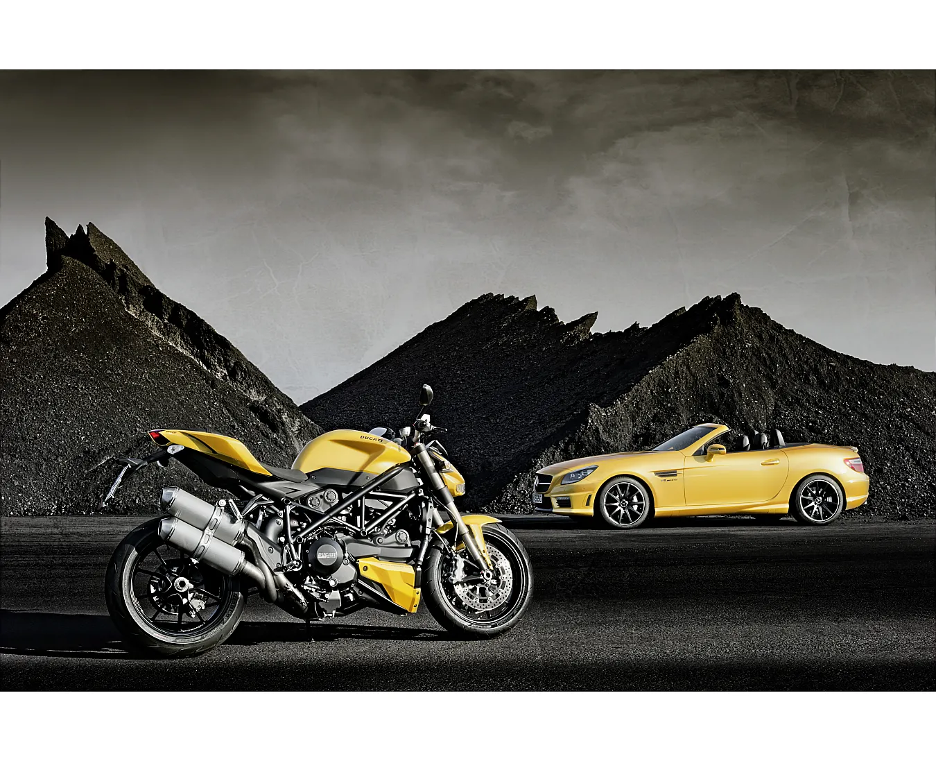 2837499-mercedes-slk-55-amg-i-ducati-streetfighter.jpg