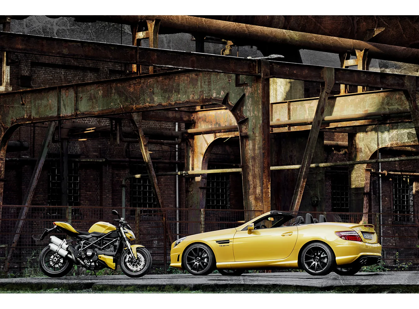 2837526-mercedes-slk-55-amg-i-ducati-streetfighter.jpg