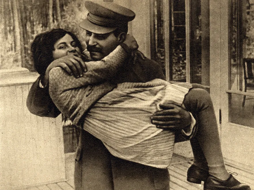2885922-joseph-stalin1-with-daughter-svetlana-1935.jpg