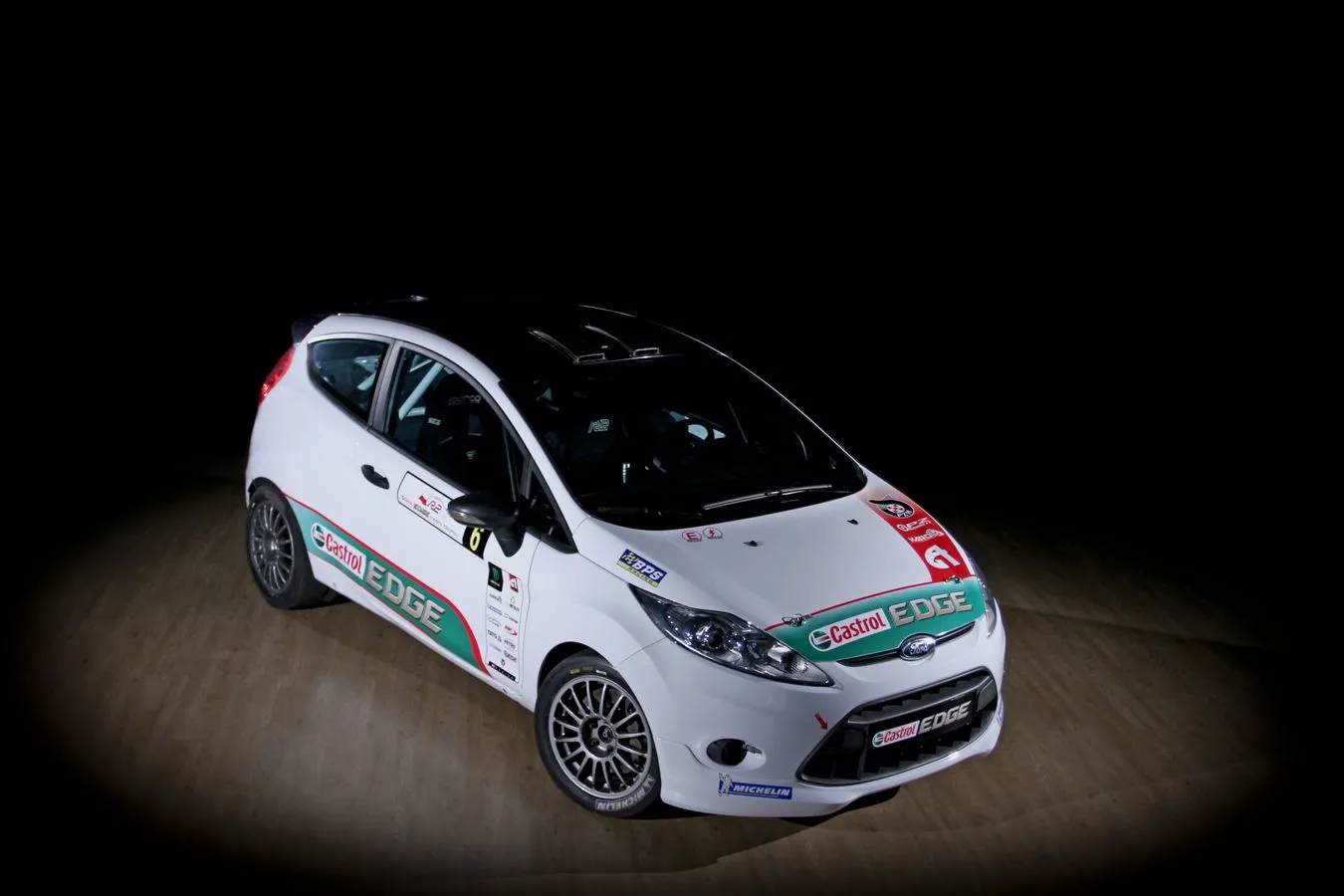 3308486-samochod-pucharu-castrol-edge-fiesta-trophy.jpg